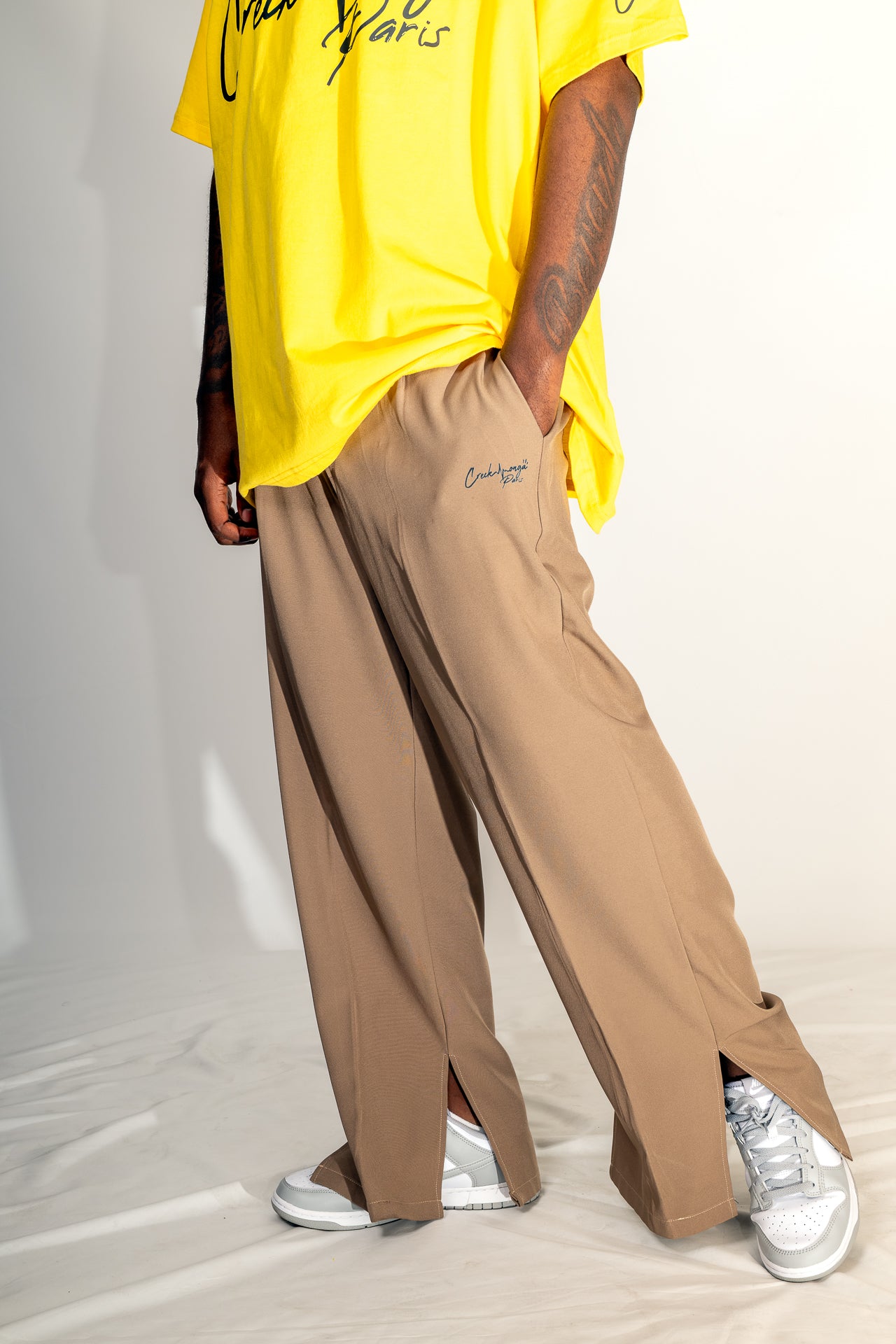 PANTALON HAUTE COUTURE EN POLYESTER IMPRIMÉ LOGO CREKMONGA PARIS