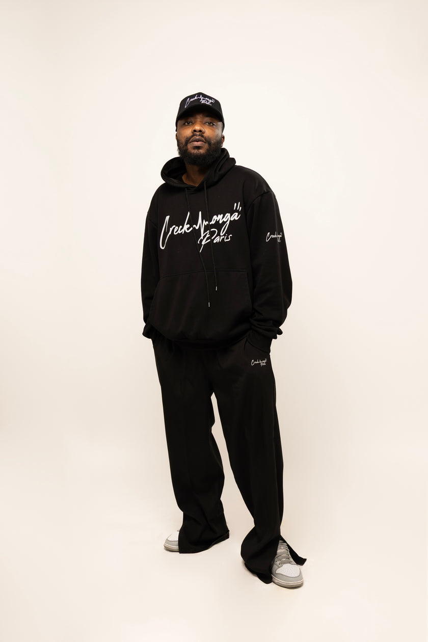 PANTALON HAUTE COUTURE EN POLYESTER IMPRIMÉ LOGO CREKMONGA PARIS, UNE FENTE