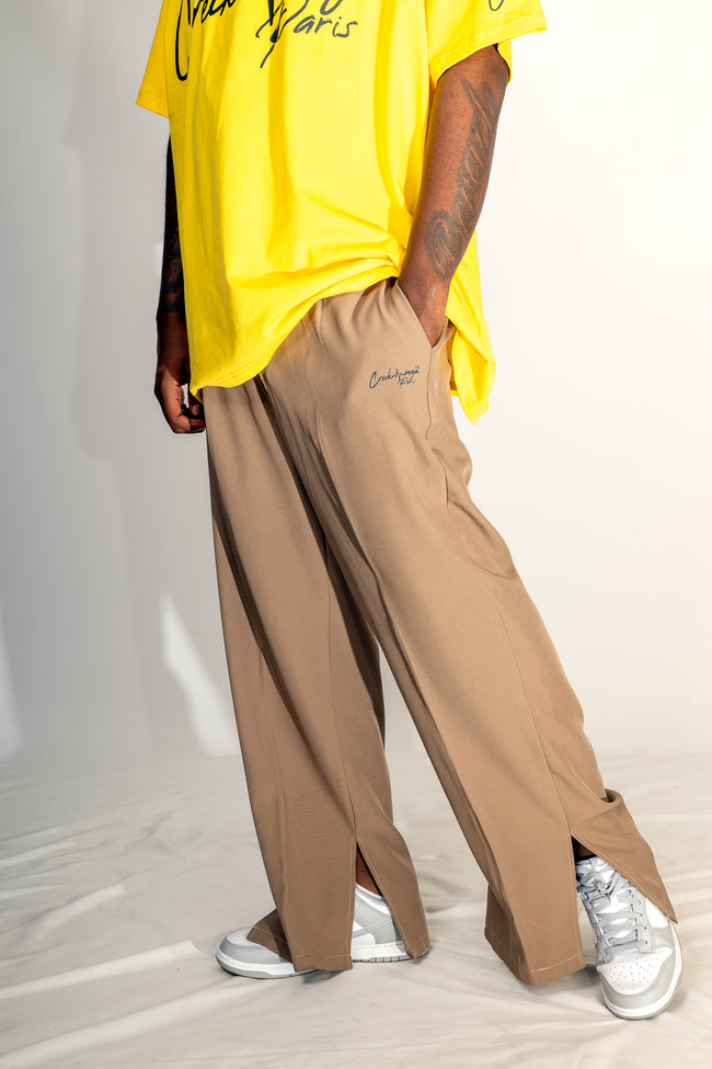PANTALON HAUTE COUTURE EN POLYESTER IMPRIMÉ LOGO CREKMONGA PARIS, DEUX FENTES