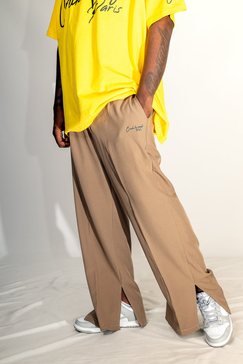 PANTALON HAUTE COUTURE EN POLYESTER IMPRIMÉ LOGO CREKMONGA PARIS, DEUX FENTES
