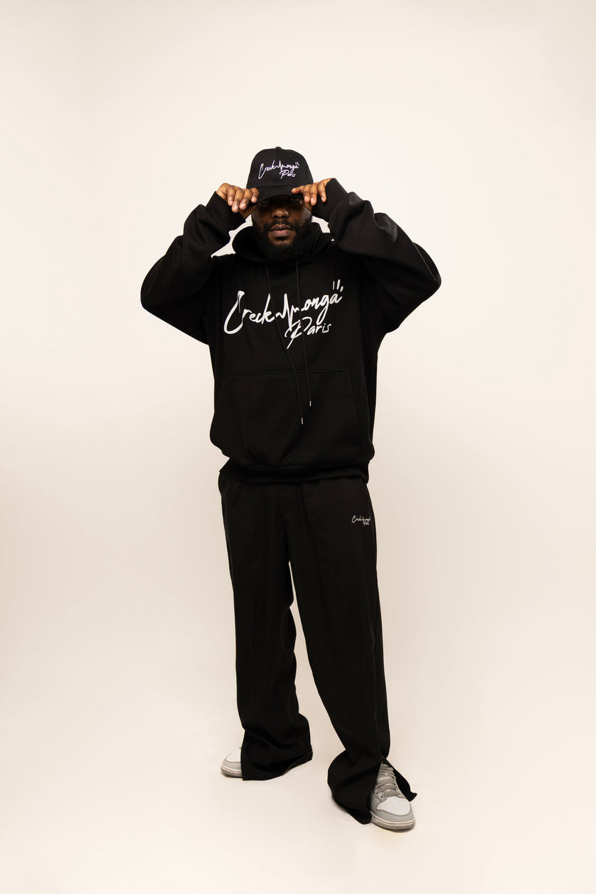 PANTALON HAUTE COUTURE EN POLYESTER IMPRIMÉ LOGO CREKMONGA PARIS, UNE FENTE