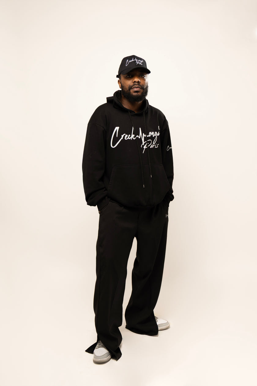 PANTALON HAUTE COUTURE EN POLYESTER IMPRIMÉ LOGO CREKMONGA PARIS, UNE FENTE