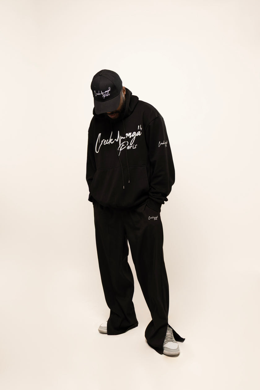 PANTALON HAUTE COUTURE EN POLYESTER IMPRIMÉ LOGO CREKMONGA PARIS, UNE FENTE