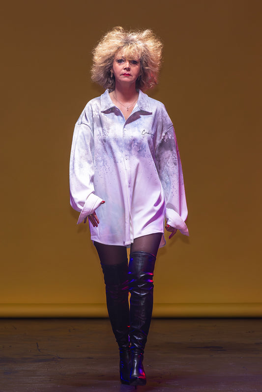 CHEMISE HAUTE COUTURE À MANCHE LONGUE, COUPE OVERSIZE, À DEUX FENTES, EN POLYESTER ET COTON IMPRIMÉ – CREKMONGA PARIS